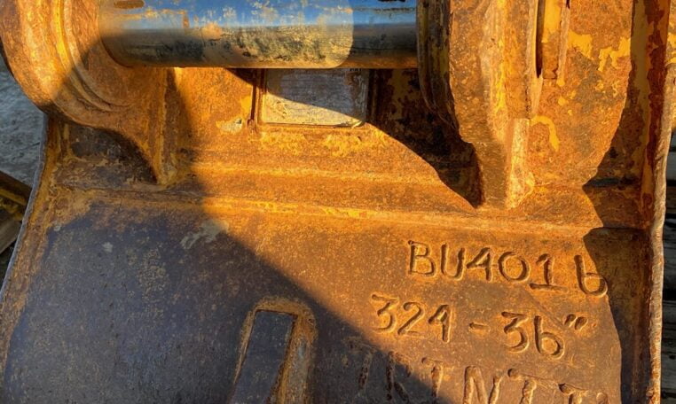 USED 36" Caterpillar Excavator Bucket BU4016